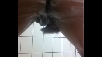 Preview 2 of Mia Kulufa - siririca no banho