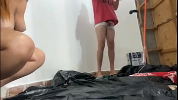 Preview 1 of Big Boob Hindi - PAGUEI O PINTOR COM A BUCETA E ELE ME DEU UM BANHO DE PORRA - BASTIDORES