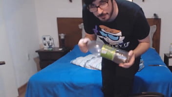 Preview 2 of Doctor And Suck Ness - NERD GAY SAFADO ENFIANDO GARRAFA NO CU