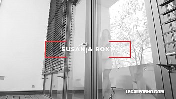 Preview 1 of Lee Moon Sex Video - Roxy Dee &amp_ Susan Ayn Discover Fisting &amp_ Double Anal