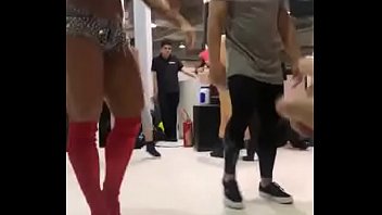 Preview 2 of Shes A Pro - Gracyanne Barbosa Dan&ccedil_a do Palco do Arnold Classic South America(2018) com Gostosas ao Som de MC WM - Fuleragem   Os Africanos - Pumba la Pumba