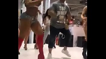 Preview 4 of Shes A Pro - Gracyanne Barbosa Dan&ccedil_a do Palco do Arnold Classic South America(2018) com Gostosas ao Som de MC WM - Fuleragem   Os Africanos - Pumba la Pumba