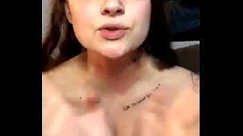 Preview 2 of Taranum Khan Kohli - Tetas al aire mientras juega Fornite