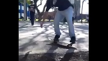 Preview 2 of Mom Sex Son Dasi - Cabeludo safado mandando aquele varial flip nas 4