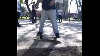 Preview 3 of Mom Sex Son Dasi - Cabeludo safado mandando aquele varial flip nas 4