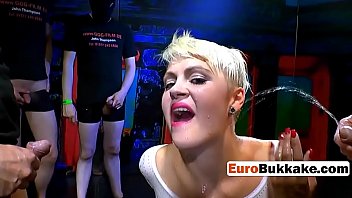 Preview 2 of Primerizas Gritonas - Short haired gorgeous dealing with meaty shooters