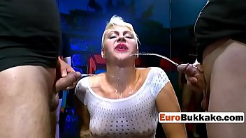 Preview 1 of Primerizas Gritonas - Short haired gorgeous dealing with meaty shooters