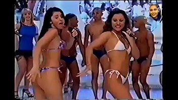 Preview 2 of Zara Rides An Oiled Up Dildo - Solange Gomes na Banheira do Gugu - Domingo Legal (1999)