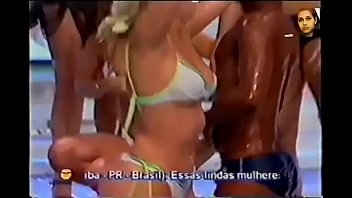 Preview 4 of Zara Rides An Oiled Up Dildo - Solange Gomes na Banheira do Gugu - Domingo Legal (1999)
