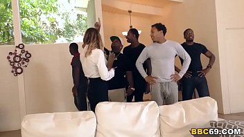 Preview 1 of Saree Up Aunty - Brooklyn Chase BBC Gangbang
