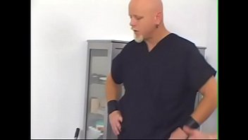 Preview 1 of Mnn Xxxocm - Milf beginnt mit Toys zu spielen und darf sich dann mit nem Schwanz vergn&uuml_gen