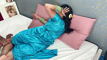 Preview 1 of 12year Baby Xxxvideo - Xxx- Dost ki wife Nikitaqueen ki hairy choot se moot nikala.