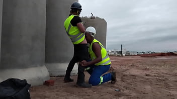 Preview 3 of 3d Gisella Moretti - Os trabalhadores p&uacute_blico se pegando escondido na obra da cidade