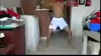 Preview 1 of Sheuillquirtcom - Este negro si sabe bailar