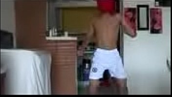 Preview 4 of Sheuillquirtcom - Este negro si sabe bailar