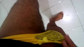 Preview 1 of Anaj Abg - Cdzinha de calcinha amarela