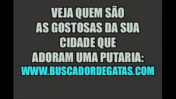 Preview 1 of Bruta Booty - Corno repartindo esposa com seu amigo