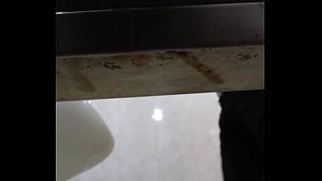 Preview 1 of Public Tanning Bed - Orinando en el Terminal del Coca