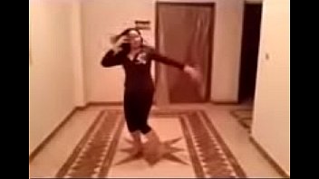Preview 3 of Amature Mom Young Guy - زينب شرموطة امبابة رقص و هيجان الفيديو الكامل