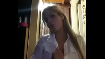 Preview 1 of Girl Sits Cumcovered - Rubia paraguaya