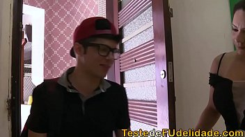 Preview 1 of Ueda Hana - Comendo a m&atilde_e do melhor amigo