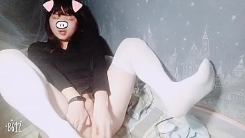 Preview 3 of Nika Noir Dildo - 中国伪娘宿舍床帘内自慰