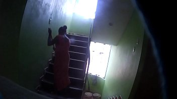 Preview 2 of Akter Bliout - natacha limpiando casa