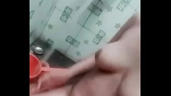 Preview 3 of Ernxxx - Gadis Desa Mandi Sambil Ngocok Memek