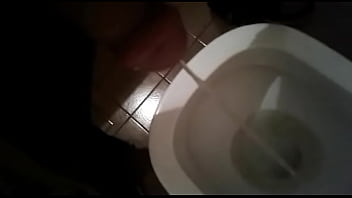 Preview 2 of Py J - Pissing (meando)