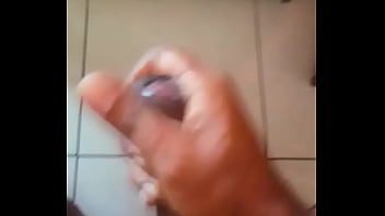 Preview 2 of Om Muda - Gozando antes de sair