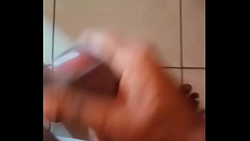 Preview 1 of Om Muda - Gozando antes de sair