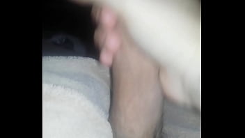 Preview 2 of Threesome Teen Shower - Brincando com o pau