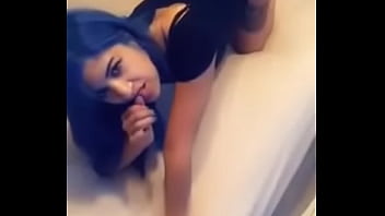 Preview 2 of Play With Pixie - Video sexy en mi cama escuchando pxndx