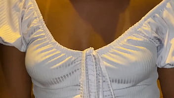 Preview 2 of Girl Pick Up Fuck For Money - Encontrei a vizinha na rua convenci ela mostrar a bunda