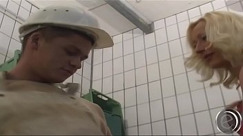 Preview 1 of Lia Ann - Die Hausfrauenficker-Schlachtergeselle &amp_ Frauke