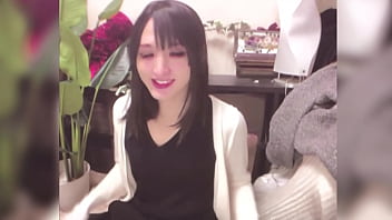 Preview 1 of Sweeper Girls Sex In Lift - 【個撮】黒髪の清楚女装が配信しながらオナニーをする動画