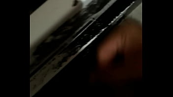 Preview 2 of Squrtings - Corno de pau pequeno gozando