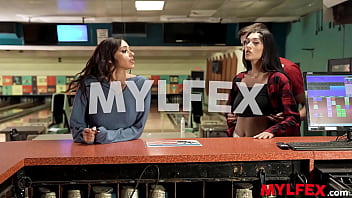 Preview 1 of Silo Torrny Waly Xxx Vidiooo - Mylfex - Cute Girl Introduces Her Boyfriend to Her Mom at the Bowling Alley
