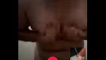 Preview 3 of Cuck Koi - Gordinha tomando banho
