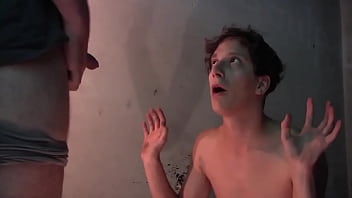 Preview 2 of Hd Mom Drink Son Rafe - Novinho recebendo jato de mijo branco (piss)