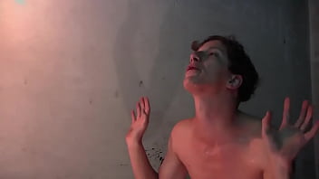Preview 4 of Hd Mom Drink Son Rafe - Novinho recebendo jato de mijo branco (piss)