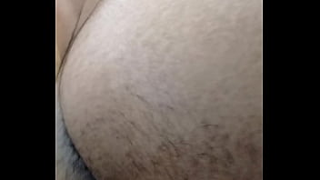 Preview 3 of Hot Hugging Kiss - Argentino mostrando la cola