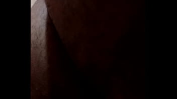Preview 1 of Hot Hugging Kiss - Argentino mostrando la cola