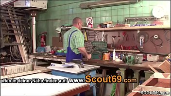 Preview 1 of Flexi Becky Filmy - Genervter Handwerker fickt Jungfrau Tochter des Chefs