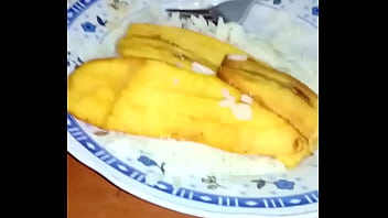 Preview 2 of Sel Pak Bur Xx - Video porno de La Chiri comiendo 3 pl&aacute_tanos