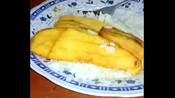 Preview 4 of Sel Pak Bur Xx - Video porno de La Chiri comiendo 3 pl&aacute_tanos