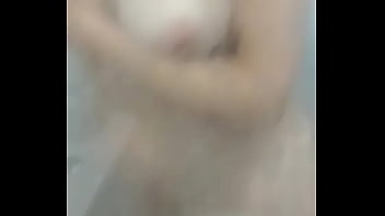 Preview 2 of Serena Backstage - Esposa Casalalfen tomando banho