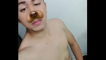 Preview 2 of Sg Wife Suck Dick - Lindo joven se masturba en un ba&ntilde_o