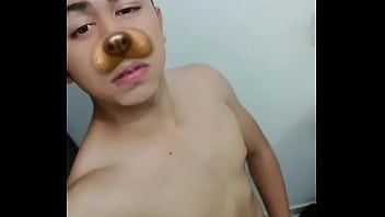 Preview 3 of Sg Wife Suck Dick - Lindo joven se masturba en un ba&ntilde_o