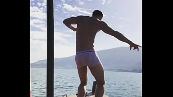 Preview 1 of Panjabi Kudi - Prince Royce bailando desnudo